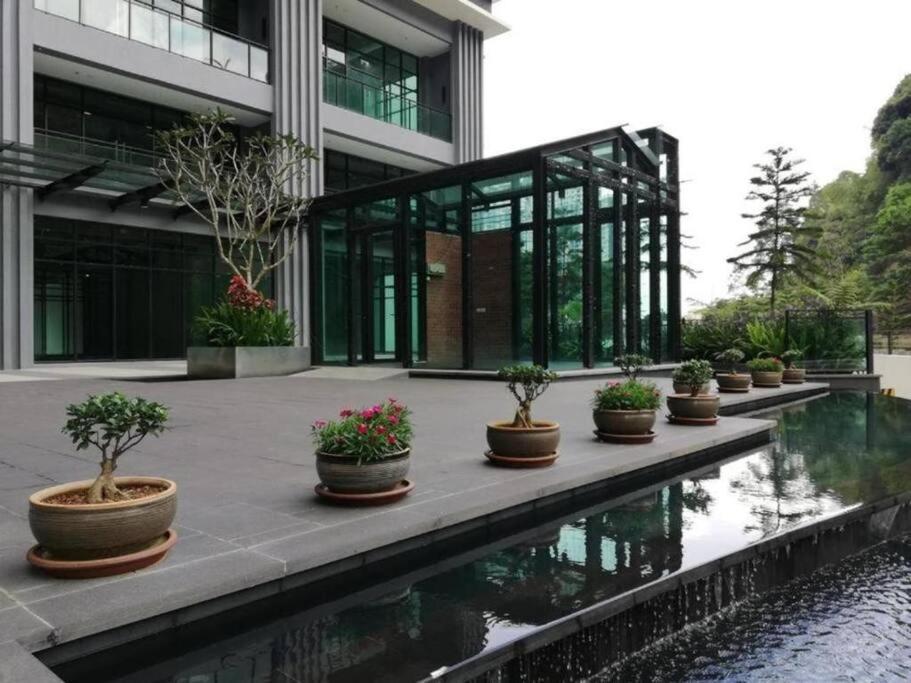 Vista Residences Free 1 Parking *