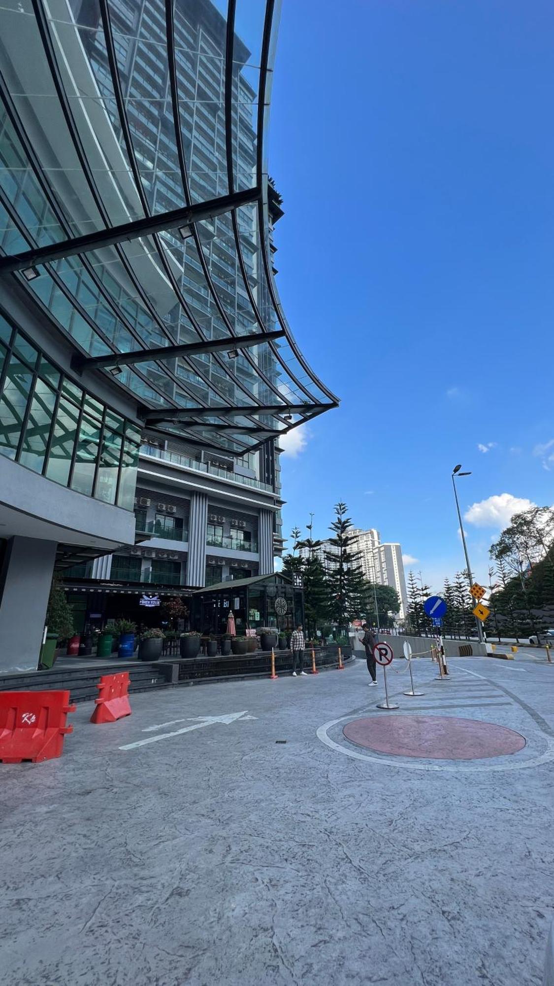 Vista Residences Free 1 Parking Apartemen